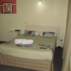 Twin Pines Motel Mooloolaba